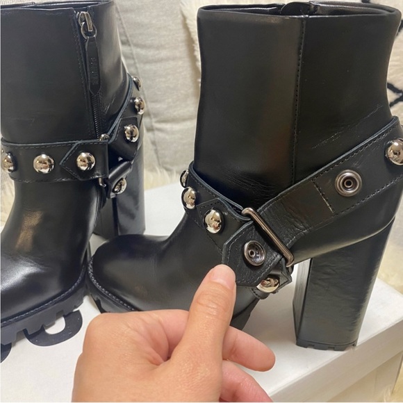 Schutz Black bottles, removable strap with circle studs. Tall block heel sz 7 - Picture 6 of 6